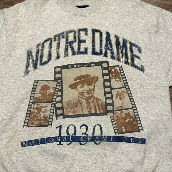 Vintage Gray NOTRE DAME Crewneck Sweater with Graphic - Picture 2 of 6